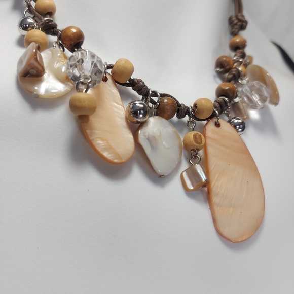 NWT Garbo Shell Wood Bead Rope Boho Necklace - Picture 2 of 6